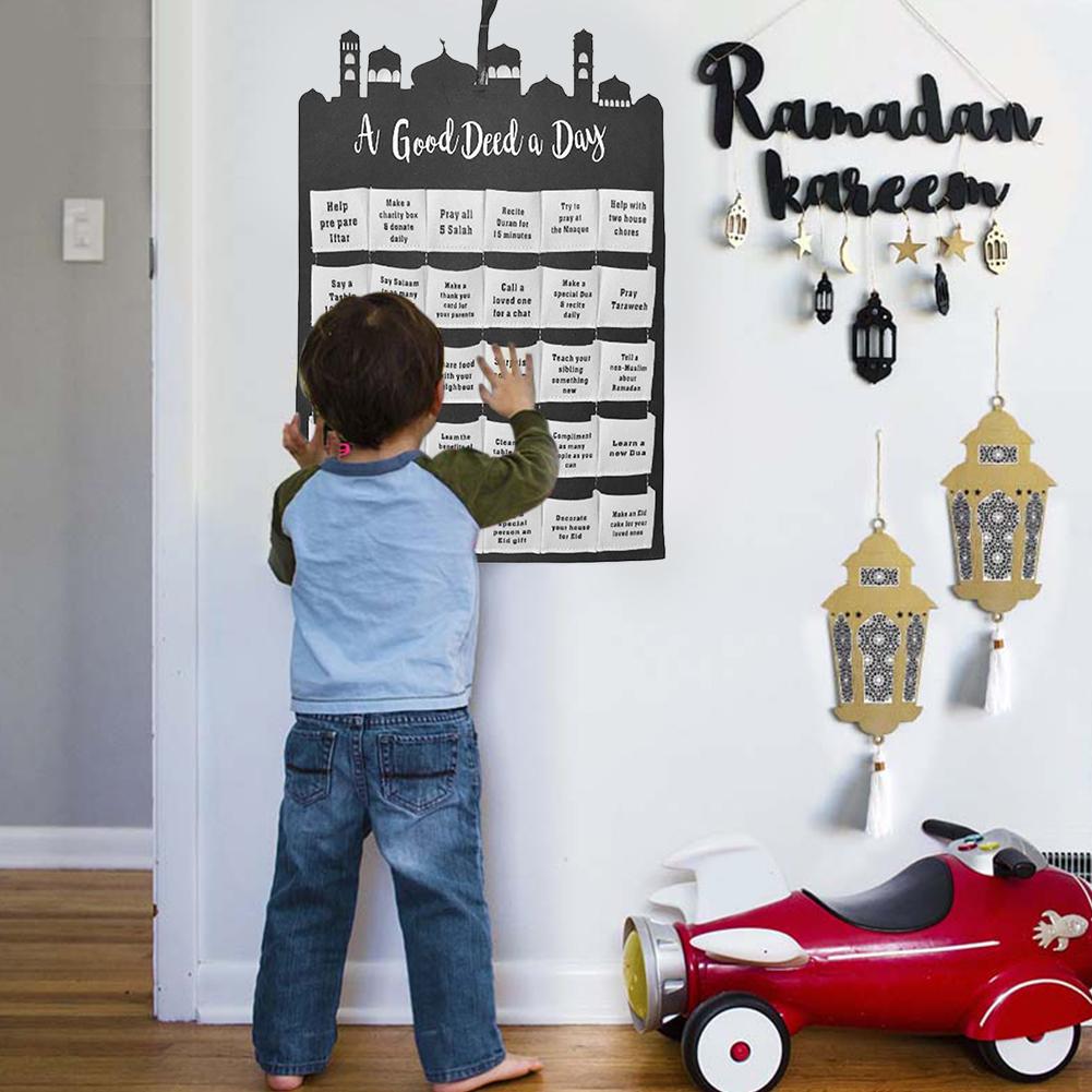 Eid Mubarak Ramadan Fabric Wall Calendar – Nedräkningskalender i Filt med Månskära & Förvaringsfickor