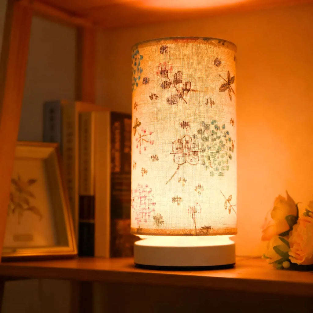 Nordisk Retro Bordslampa med Tygskärm – USB-driven Sänglampa för Hemmet
