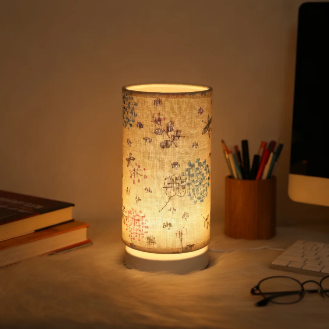 Nordisk Retro Bordslampa med Tygskärm – USB-driven Sänglampa för Hemmet