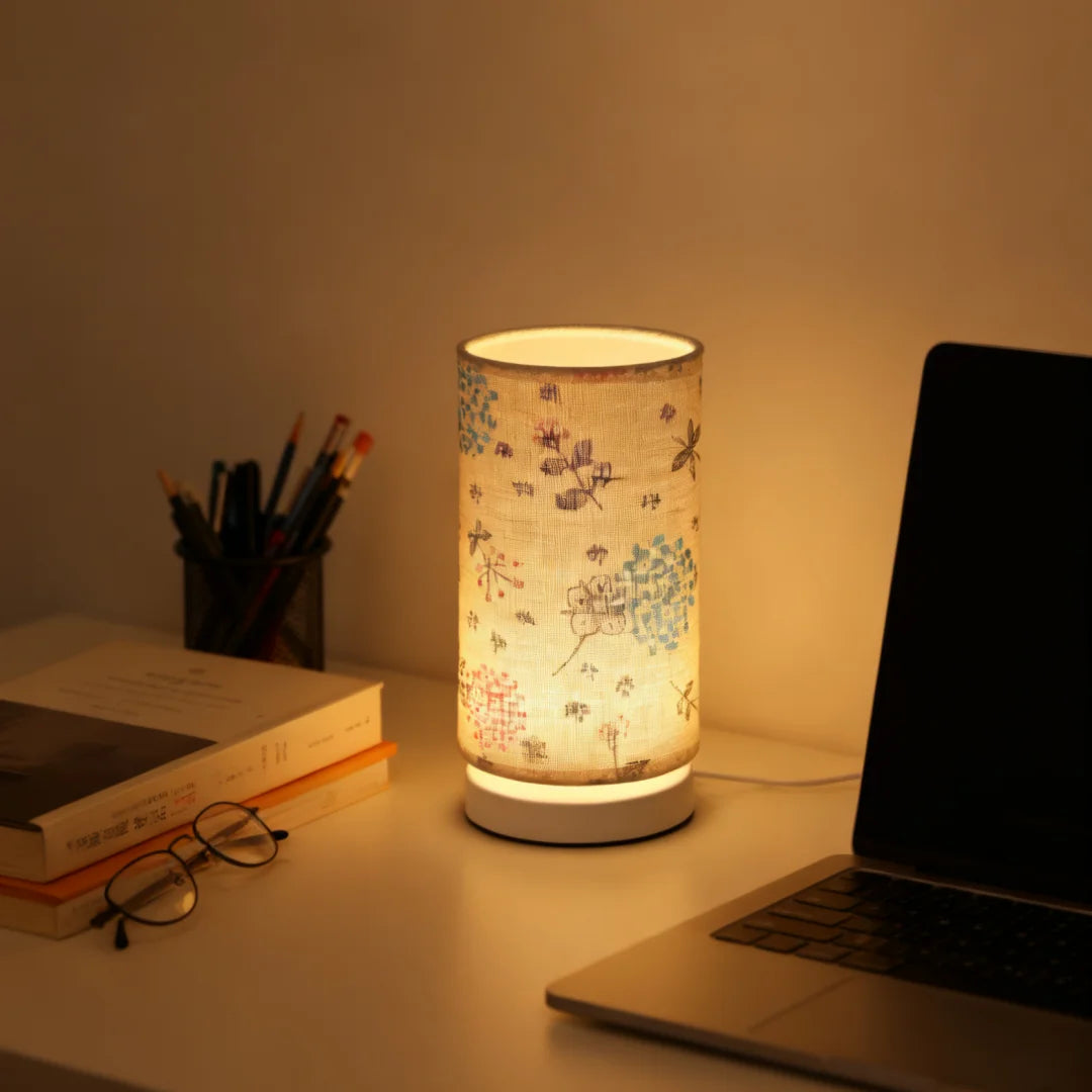 Nordisk Retro Bordslampa med Tygskärm – USB-driven Sänglampa för Hemmet