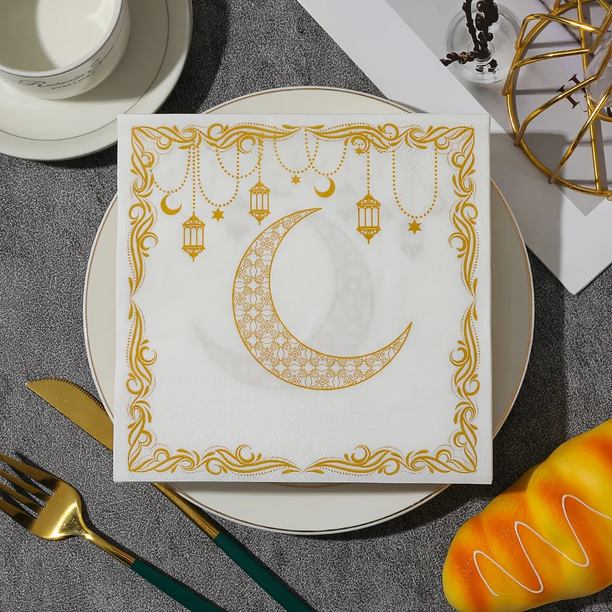 20-pack Ramadan Servetter – Guldfärgade Månmönster